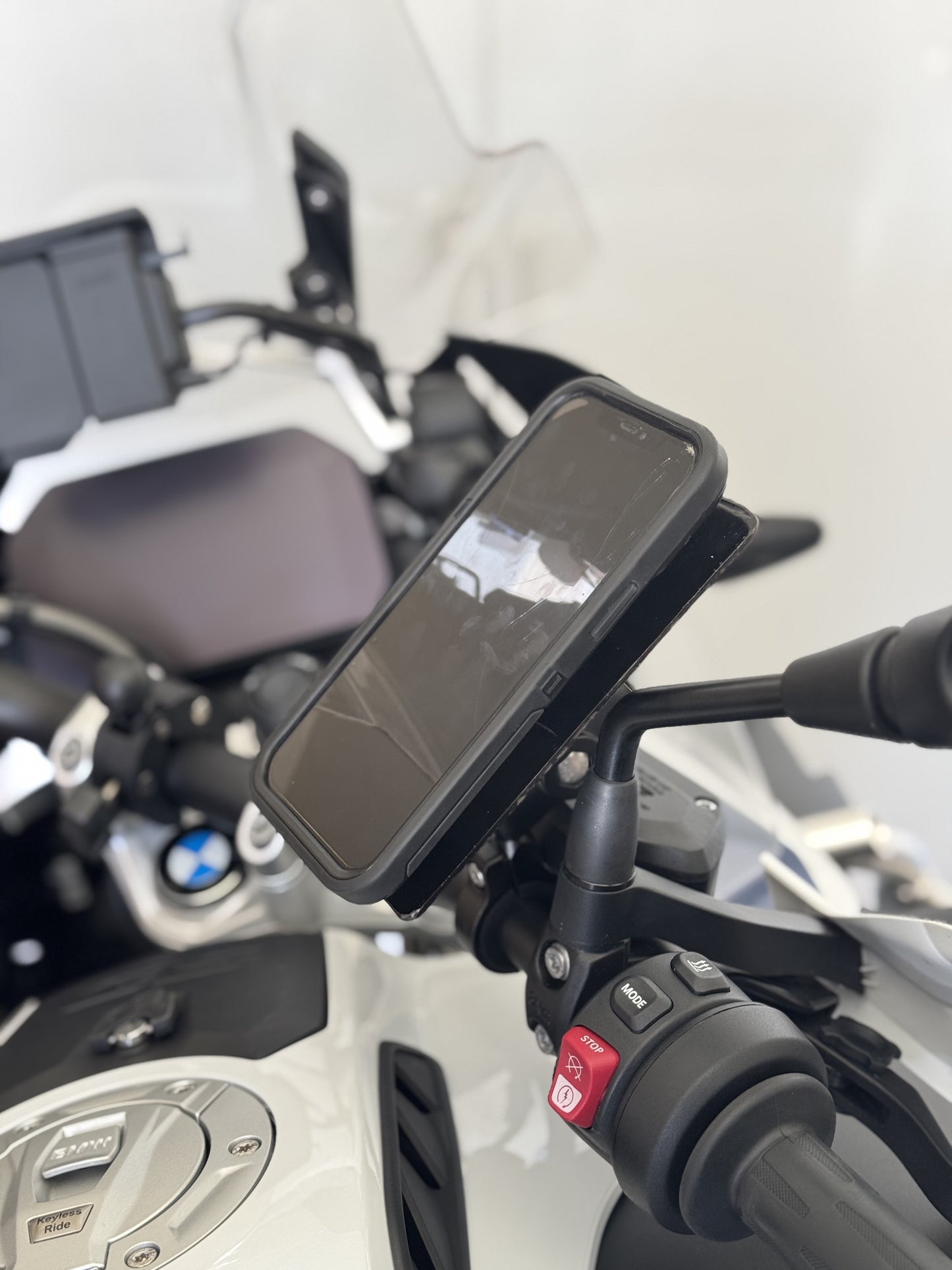 Universal Magnetic Moto Mount